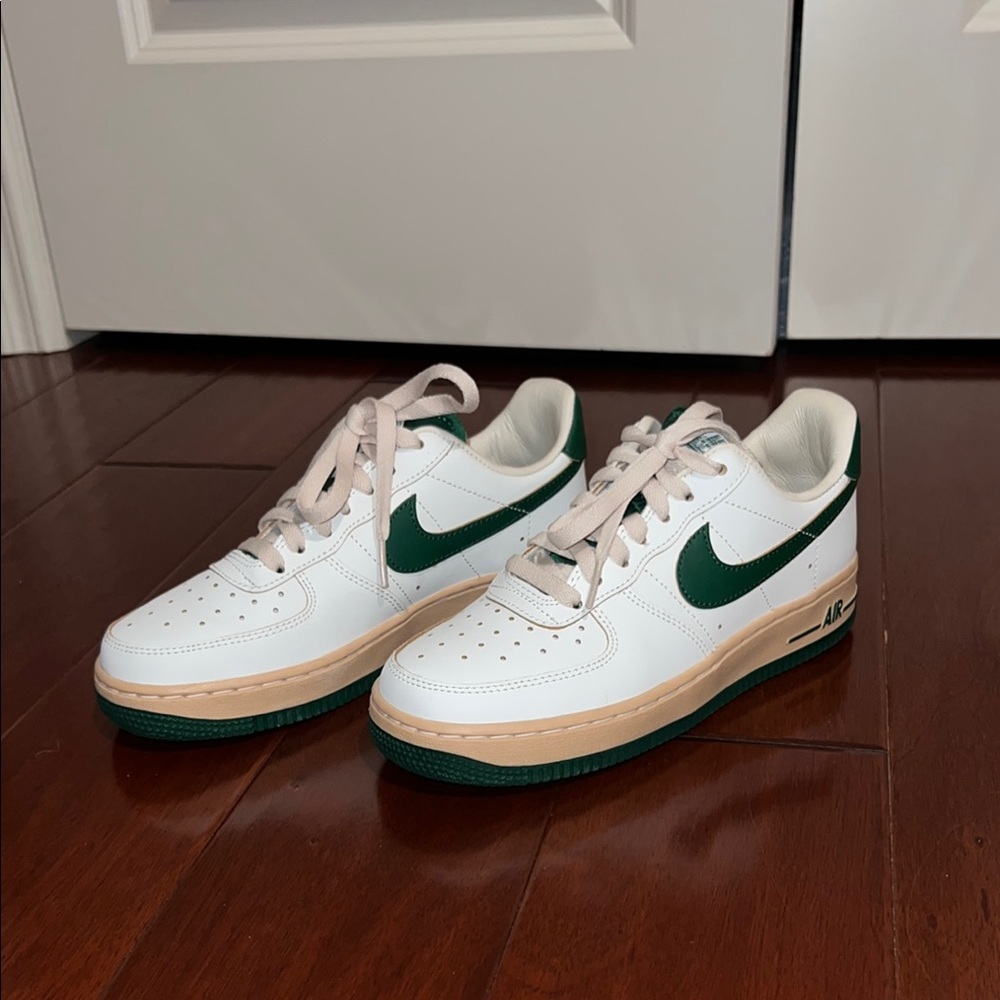 Nike Air Force 1 '07 LV8 - White/Gorge Green